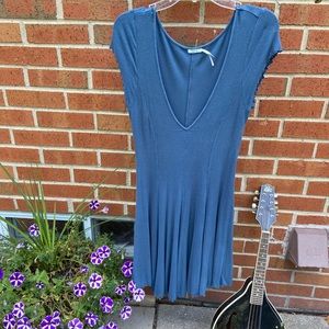 Kimchi Blue Deep V-neck flowy dress w ruffled ends